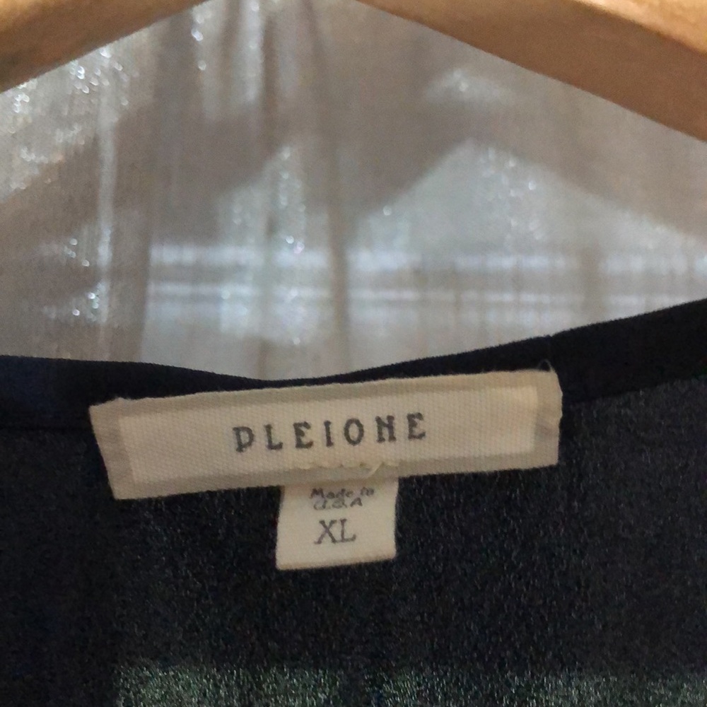 Women Pleione Size XL navy blue sleeveless top - Picture 3 of 4